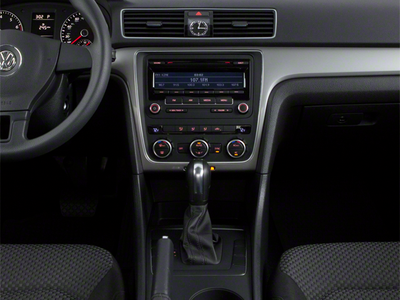 2012 Volkswagen Passat 4dr Sdn 3.6L V6 DSG SE w/Sunroof