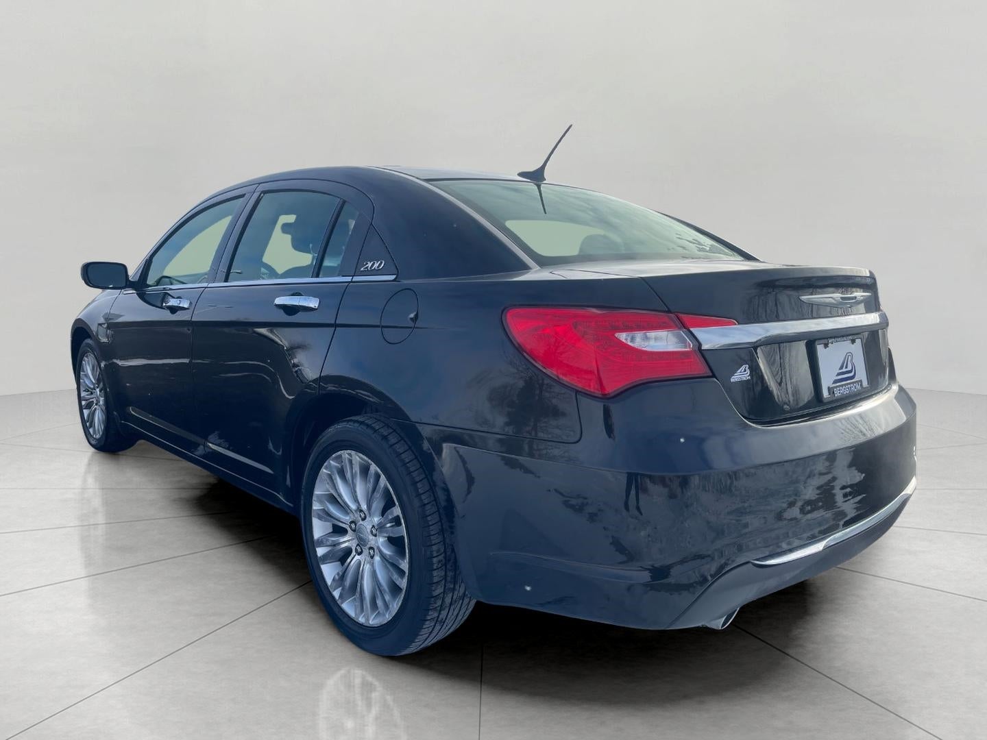 2013 Chrysler 200 4dr Sdn Limited