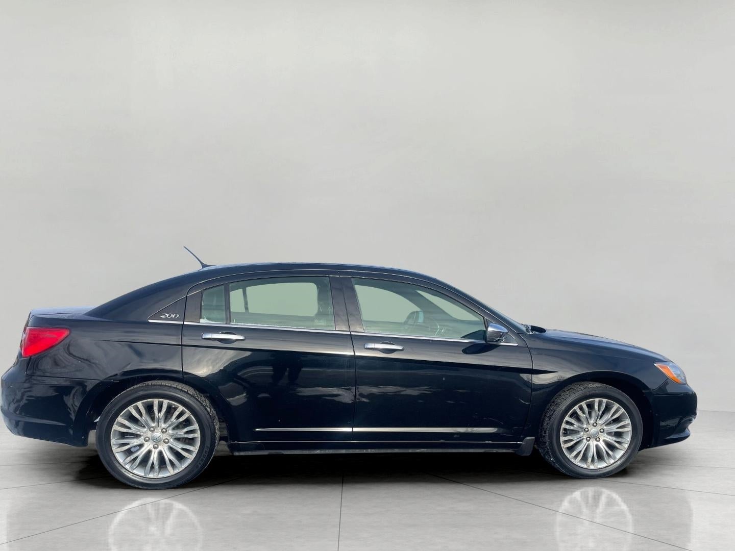 2013 Chrysler 200 4dr Sdn Limited