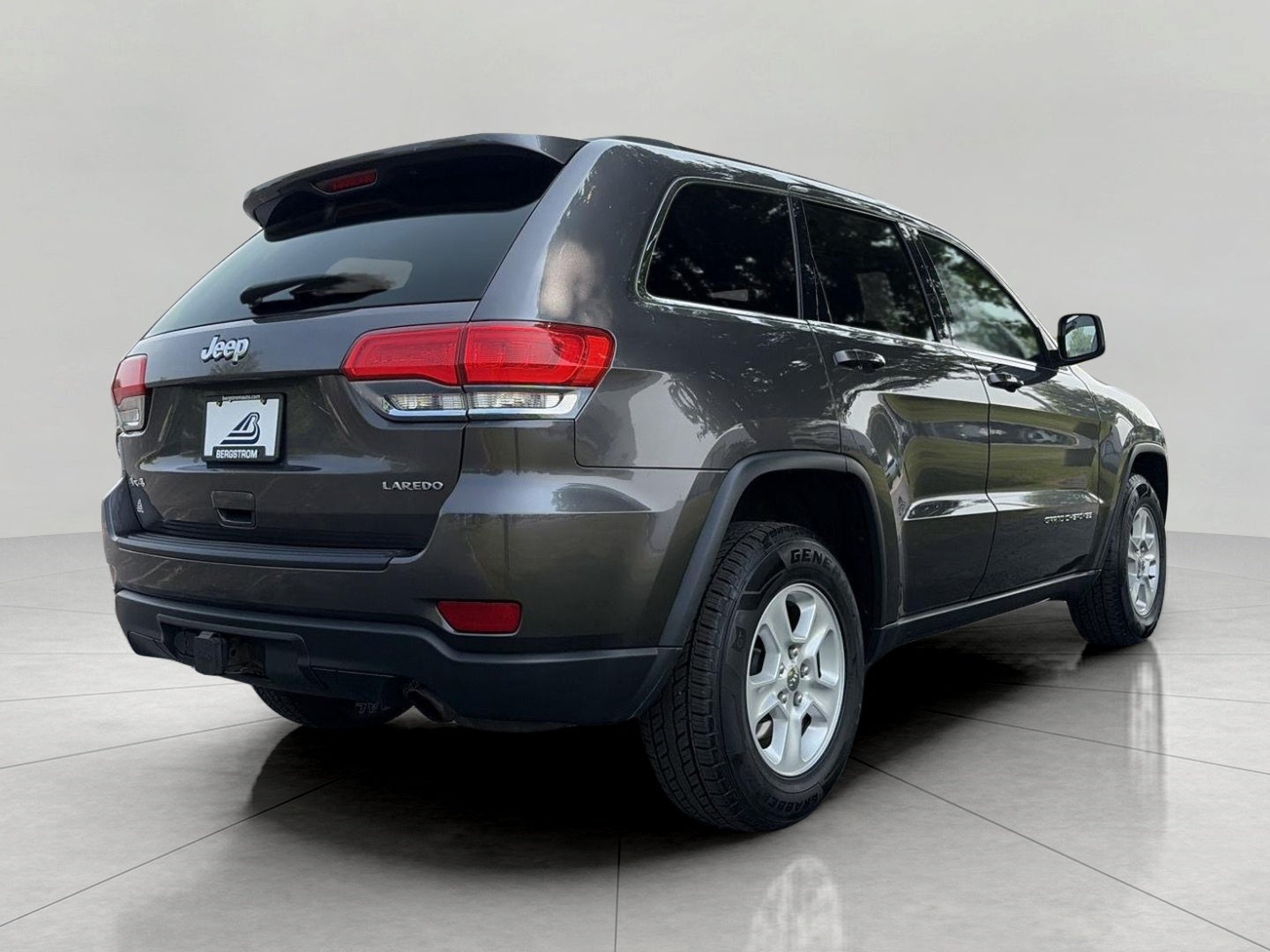 2014 Jeep Grand Cherokee 4WD 4dr Laredo