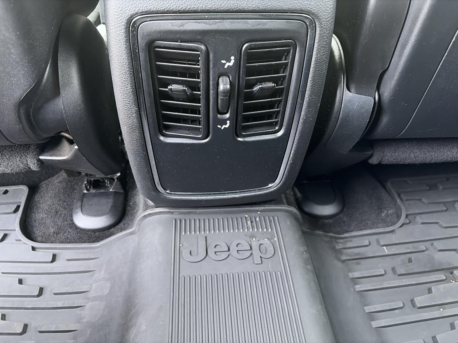 2014 Jeep Grand Cherokee 4WD 4dr Laredo