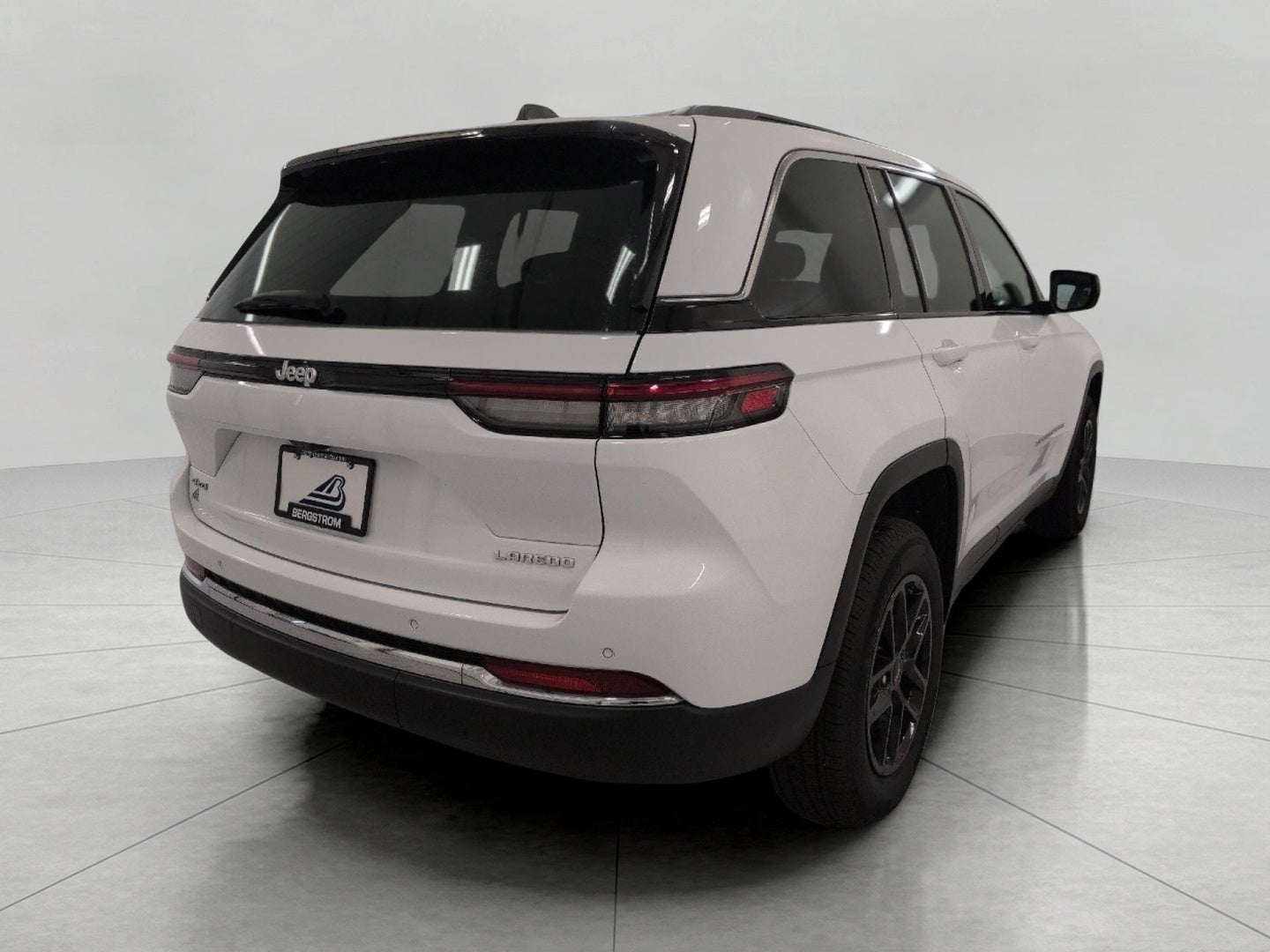 2025 Jeep Grand Cherokee Laredo X 4x4