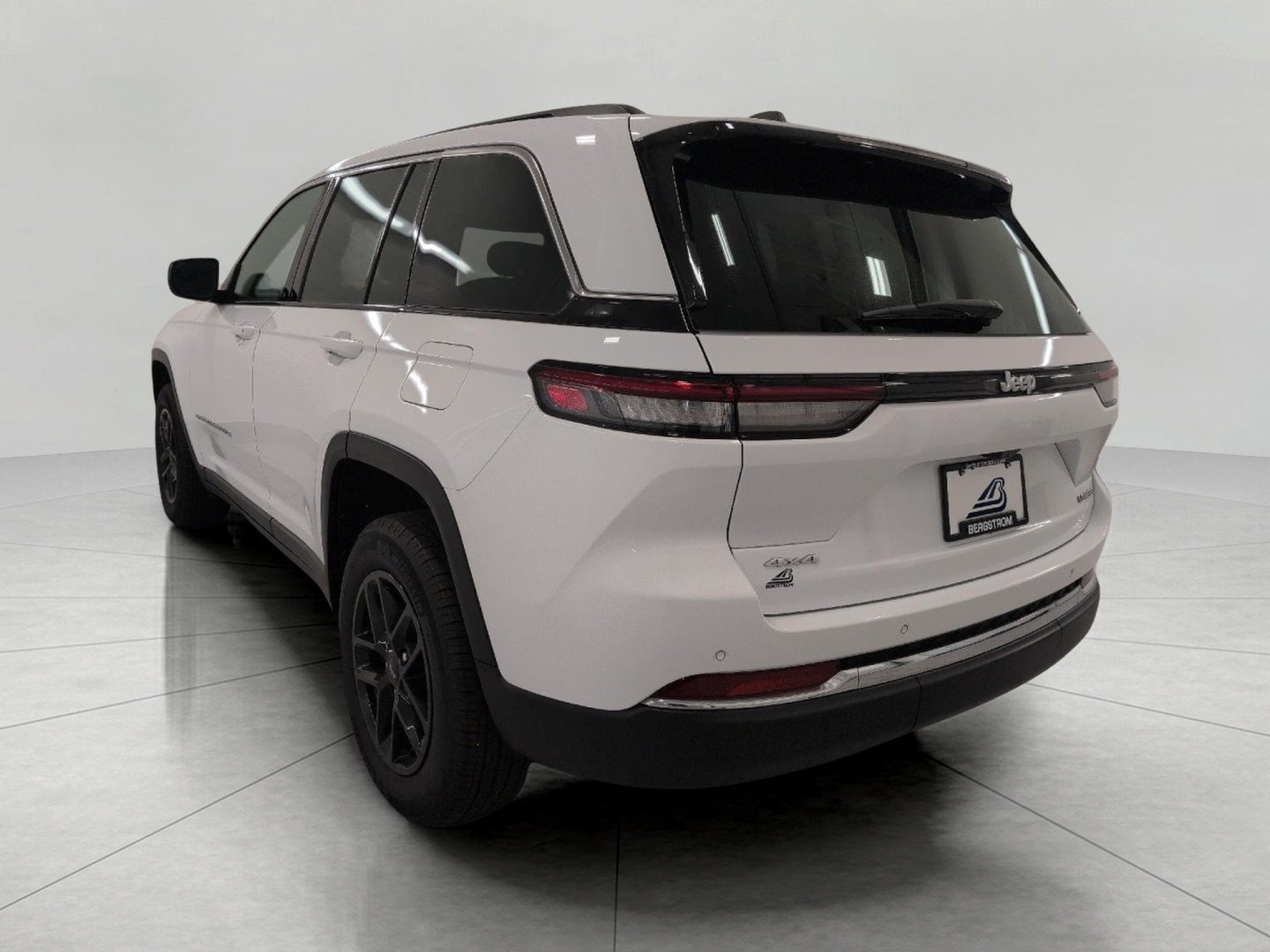 2025 Jeep Grand Cherokee Laredo X 4x4