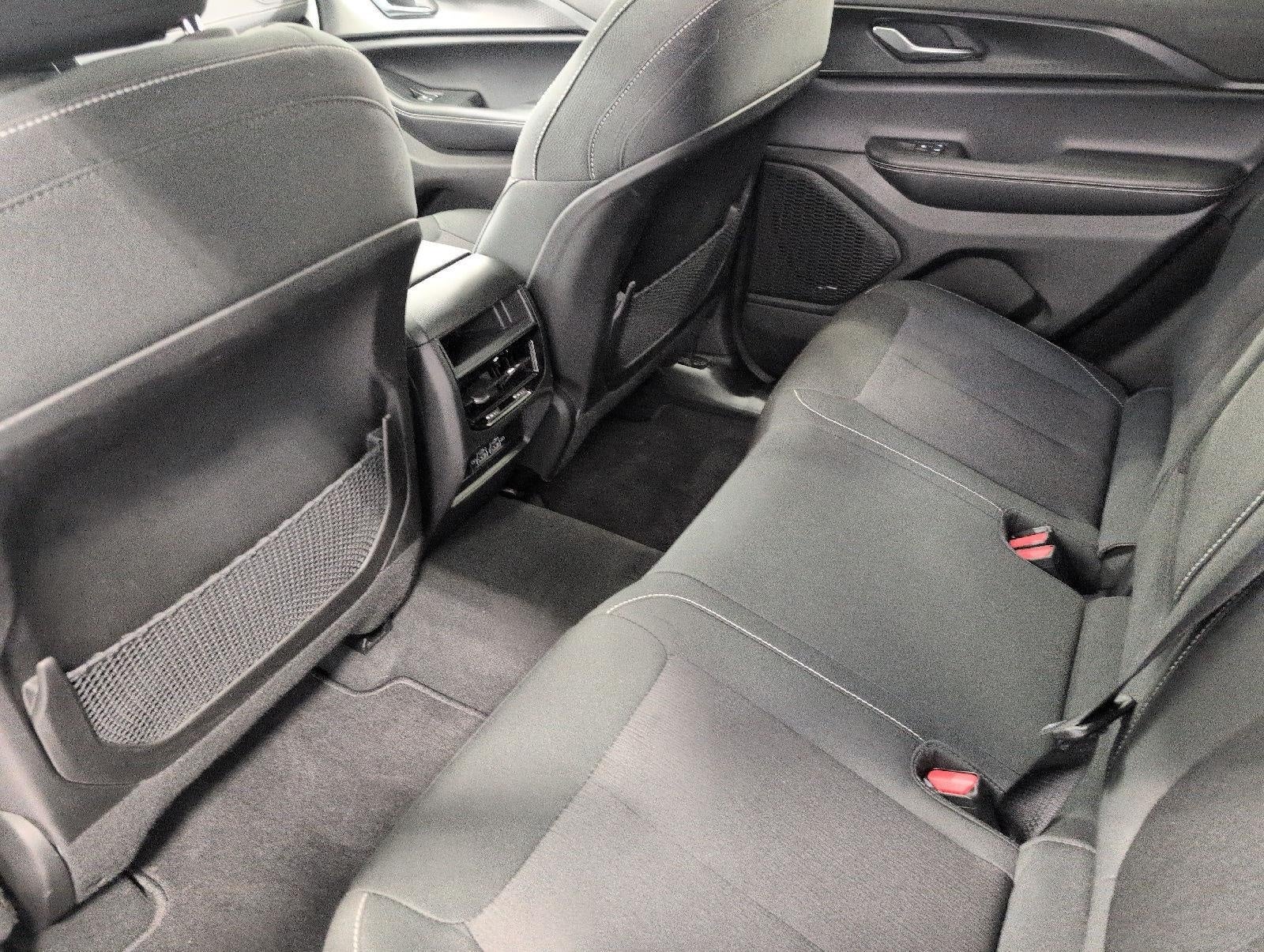 2025 Jeep Grand Cherokee Laredo X 4x4