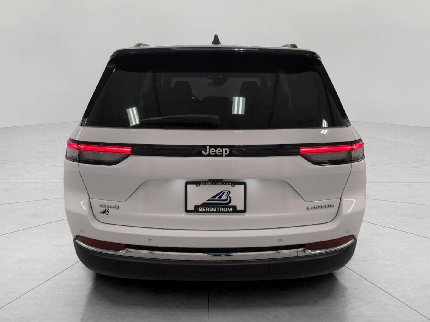 2025 Jeep Grand Cherokee Laredo X 4x4