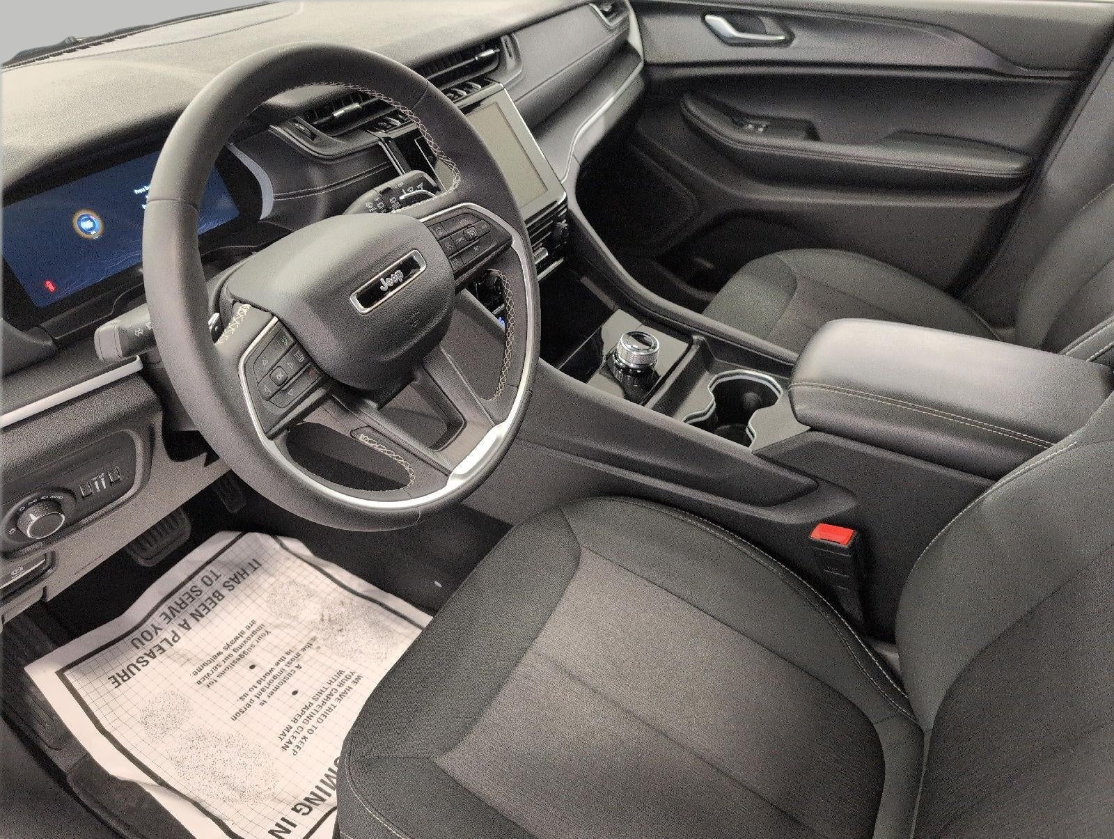 2025 Jeep Grand Cherokee Laredo X 4x4