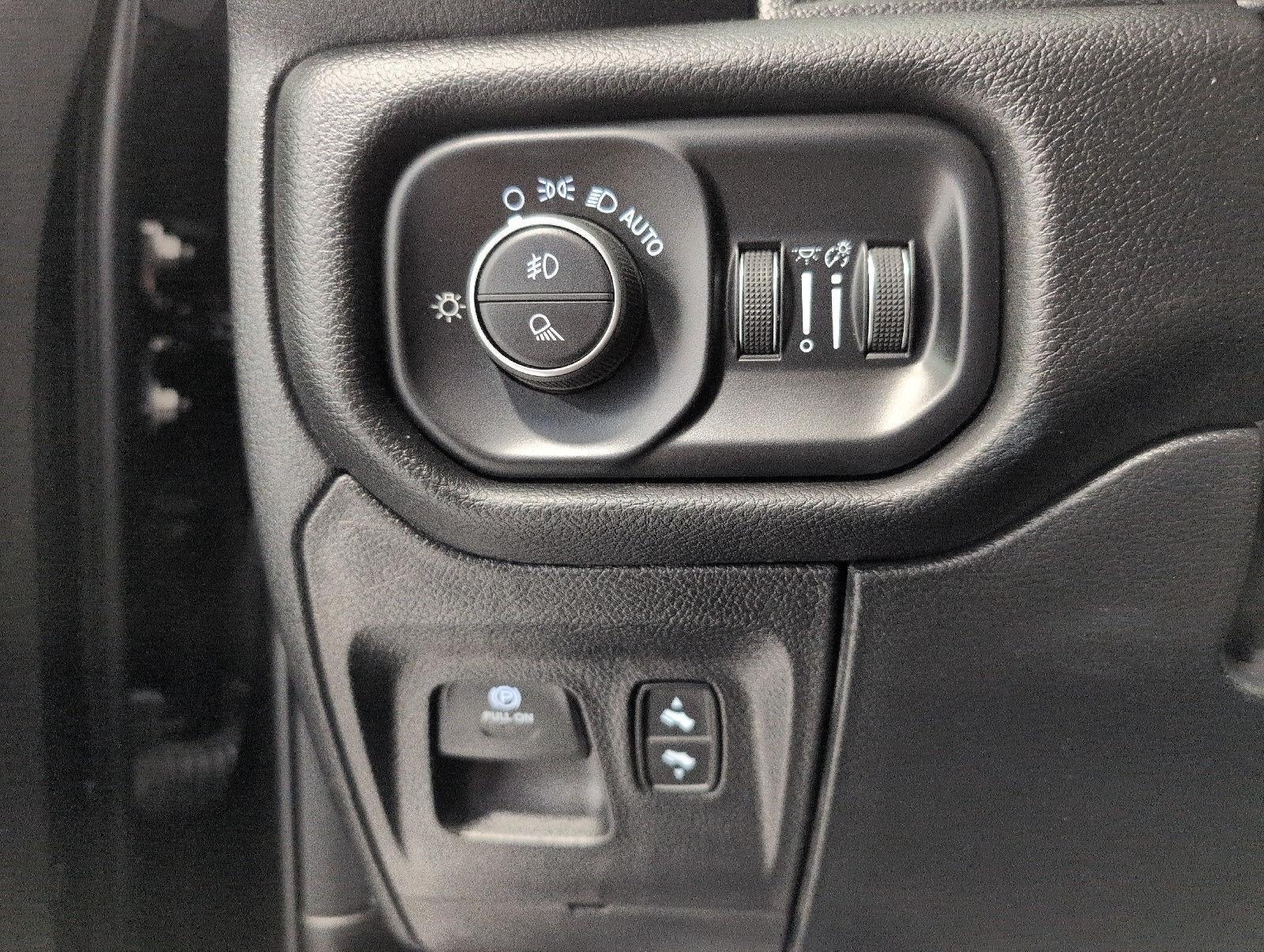 2025 RAM 1500 Big Horn 4x4 Quad Cab 6'4 Box