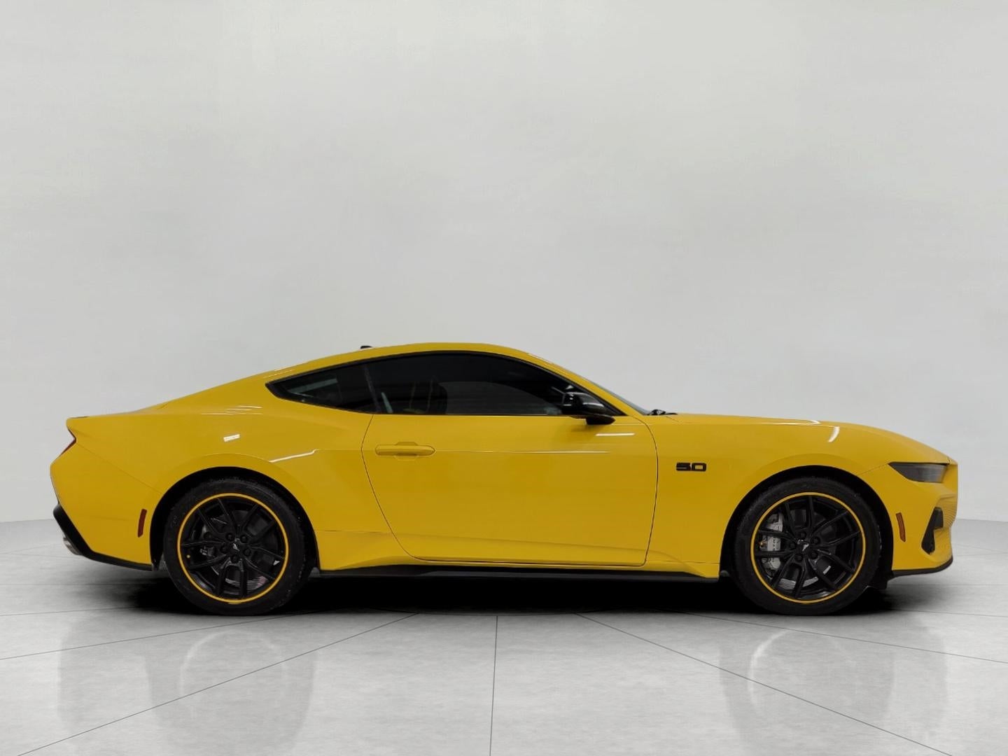 2024 Ford MUSTANG COUPE