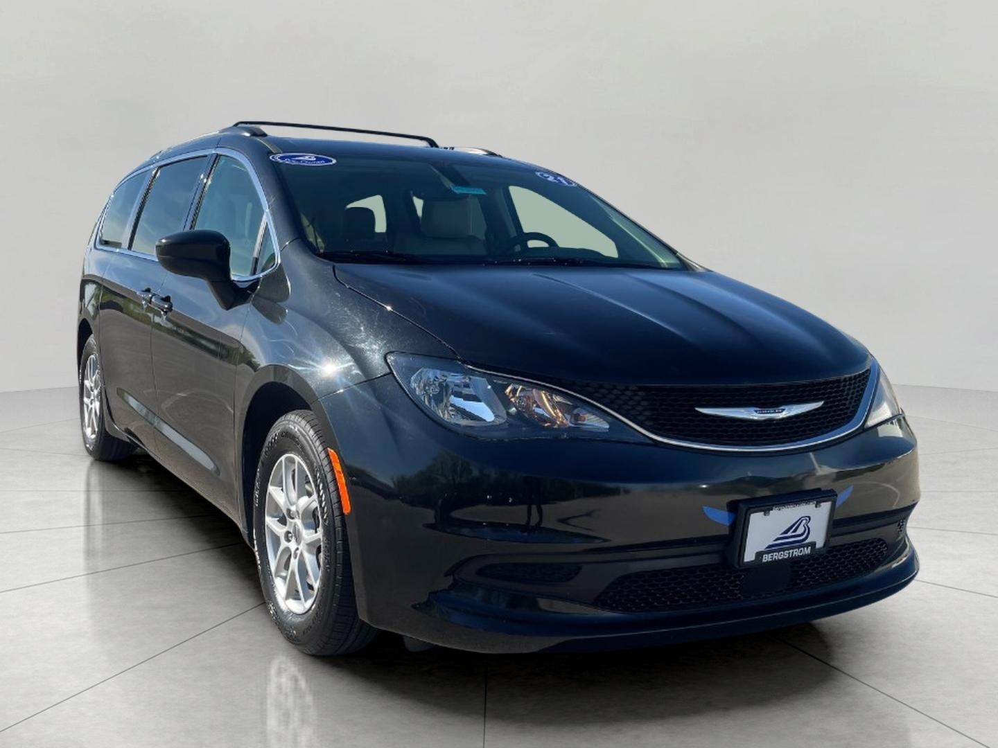 2021 Chrysler Voyager LXI's photo