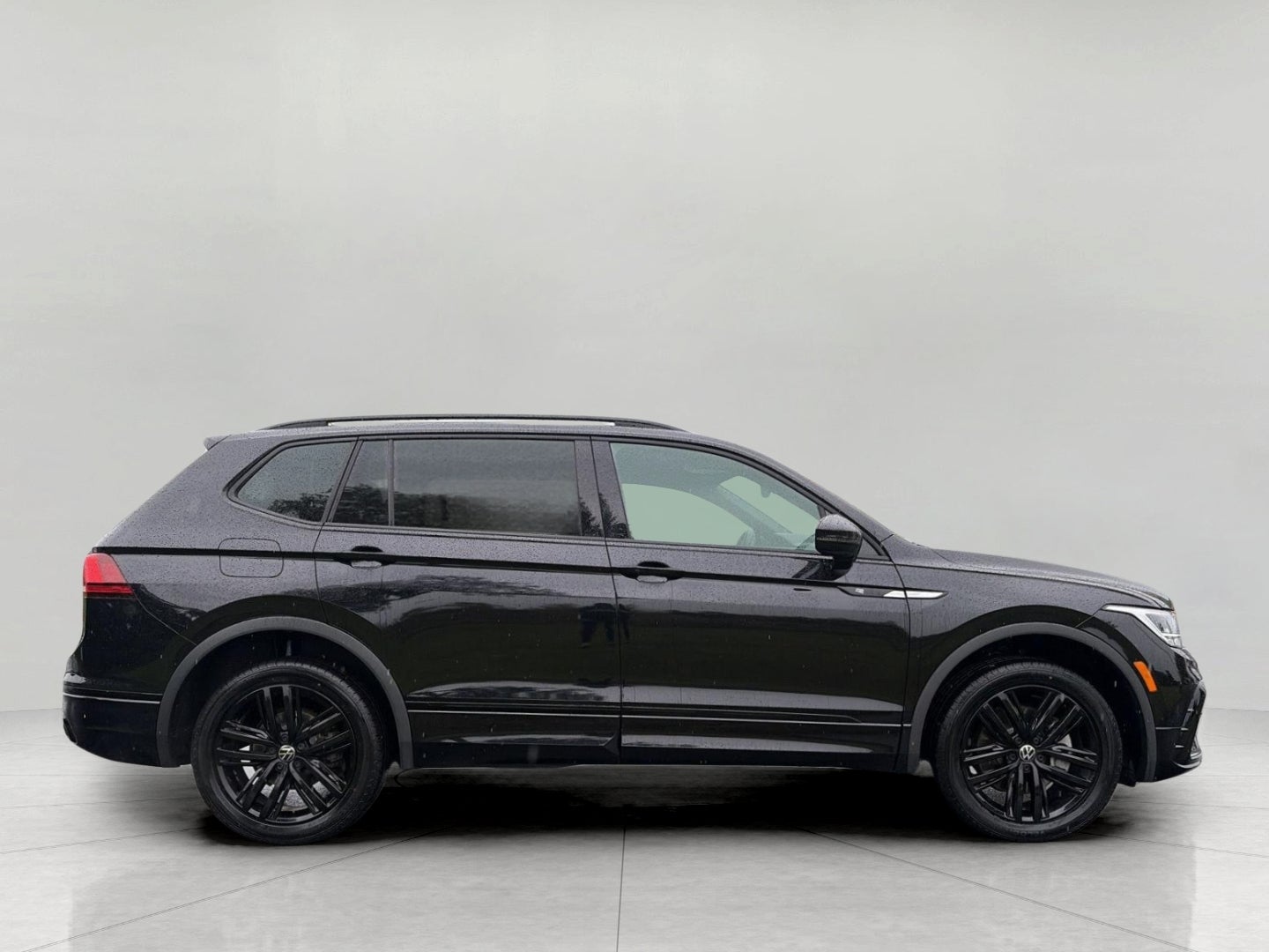 2022 Volkswagen Tiguan 2.0T SE R-Line Black 4MOTION