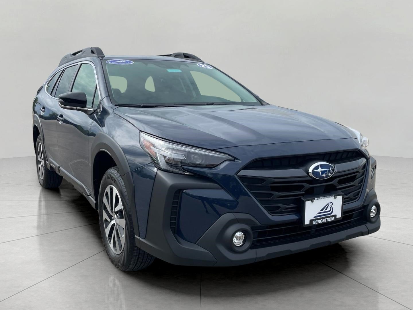 2025 Subaru Outback Premium's photo