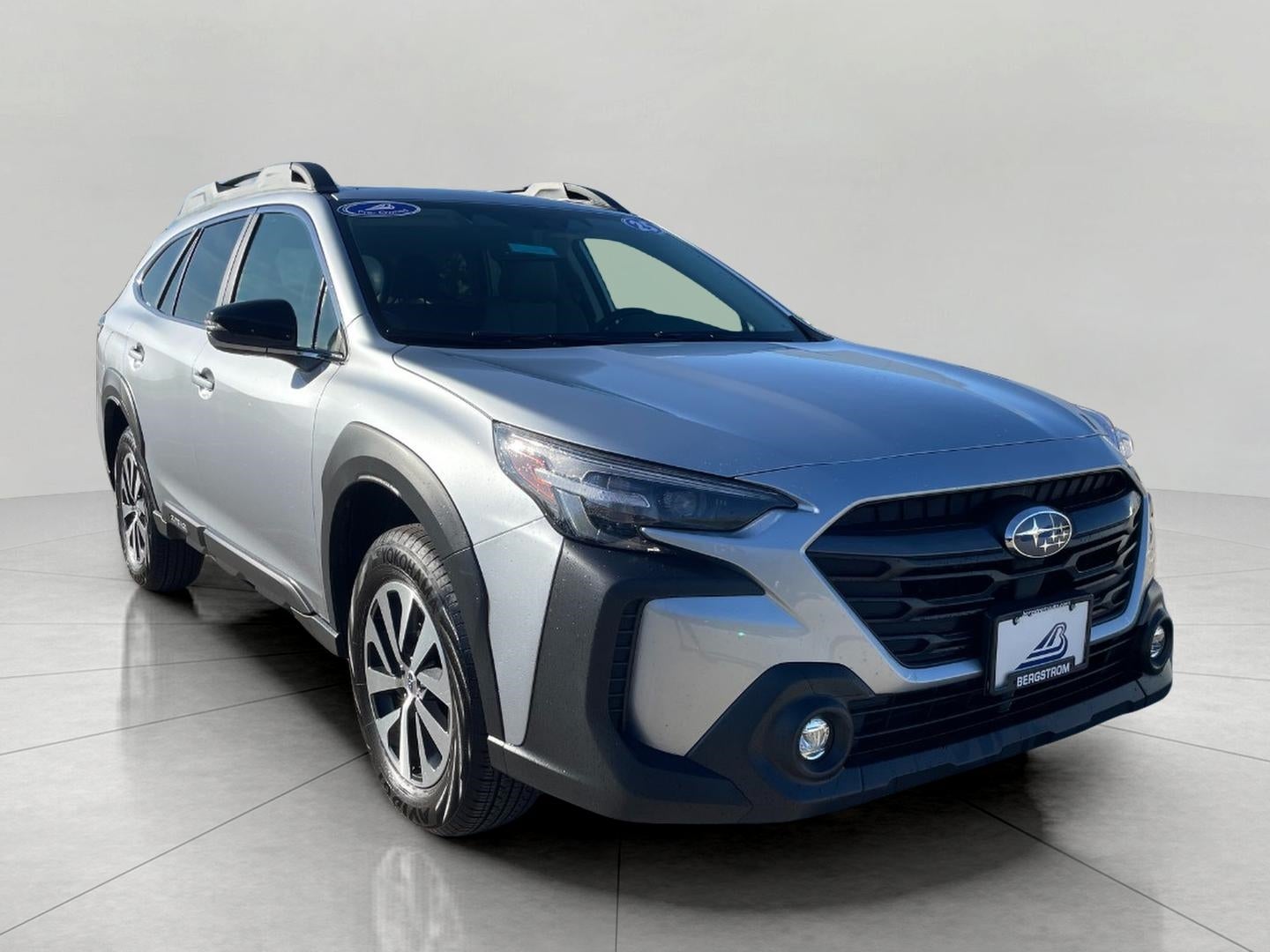 2025 Subaru Outback Premium's photo