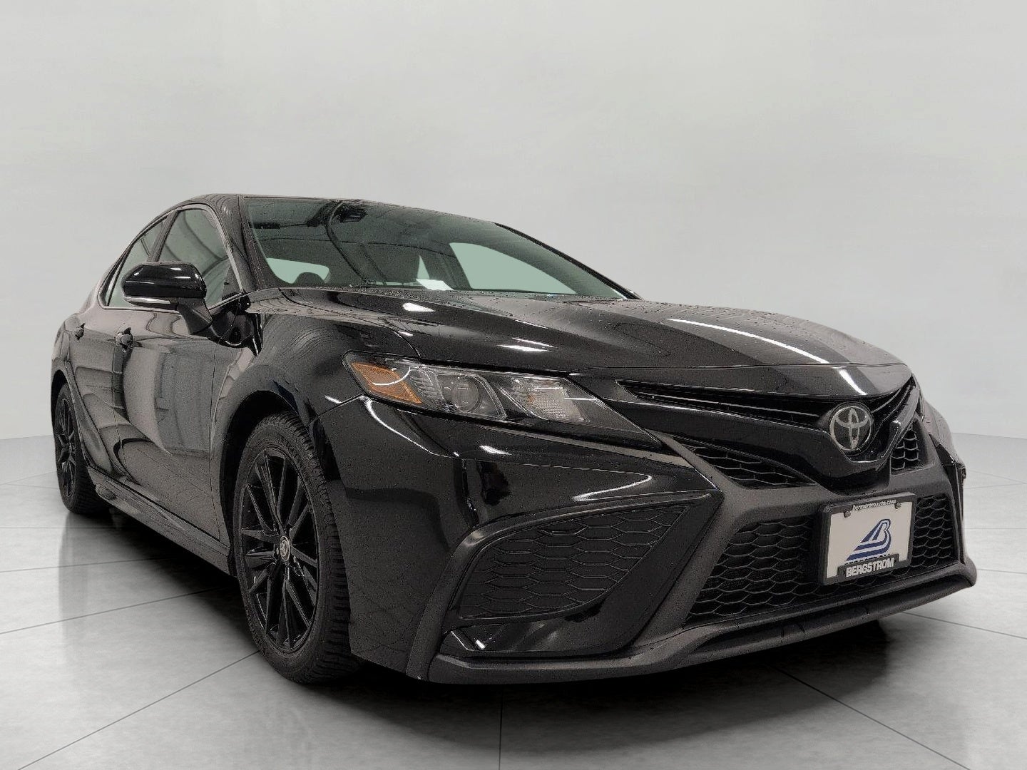 2022 Toyota Camry SE Auto AWD