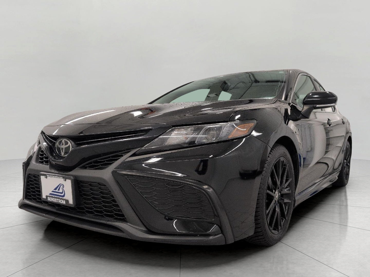 2022 Toyota Camry SE Auto AWD