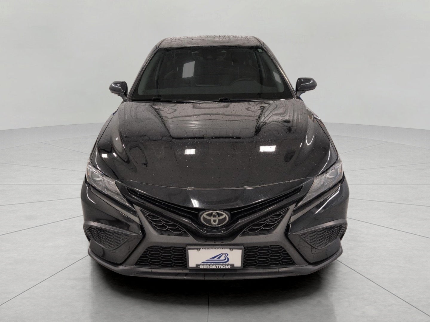 2022 Toyota Camry SE Auto AWD