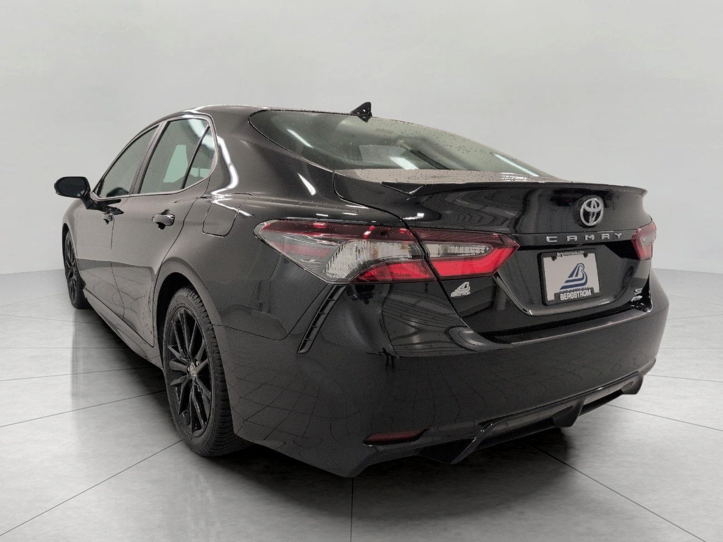 2022 Toyota Camry SE Auto AWD